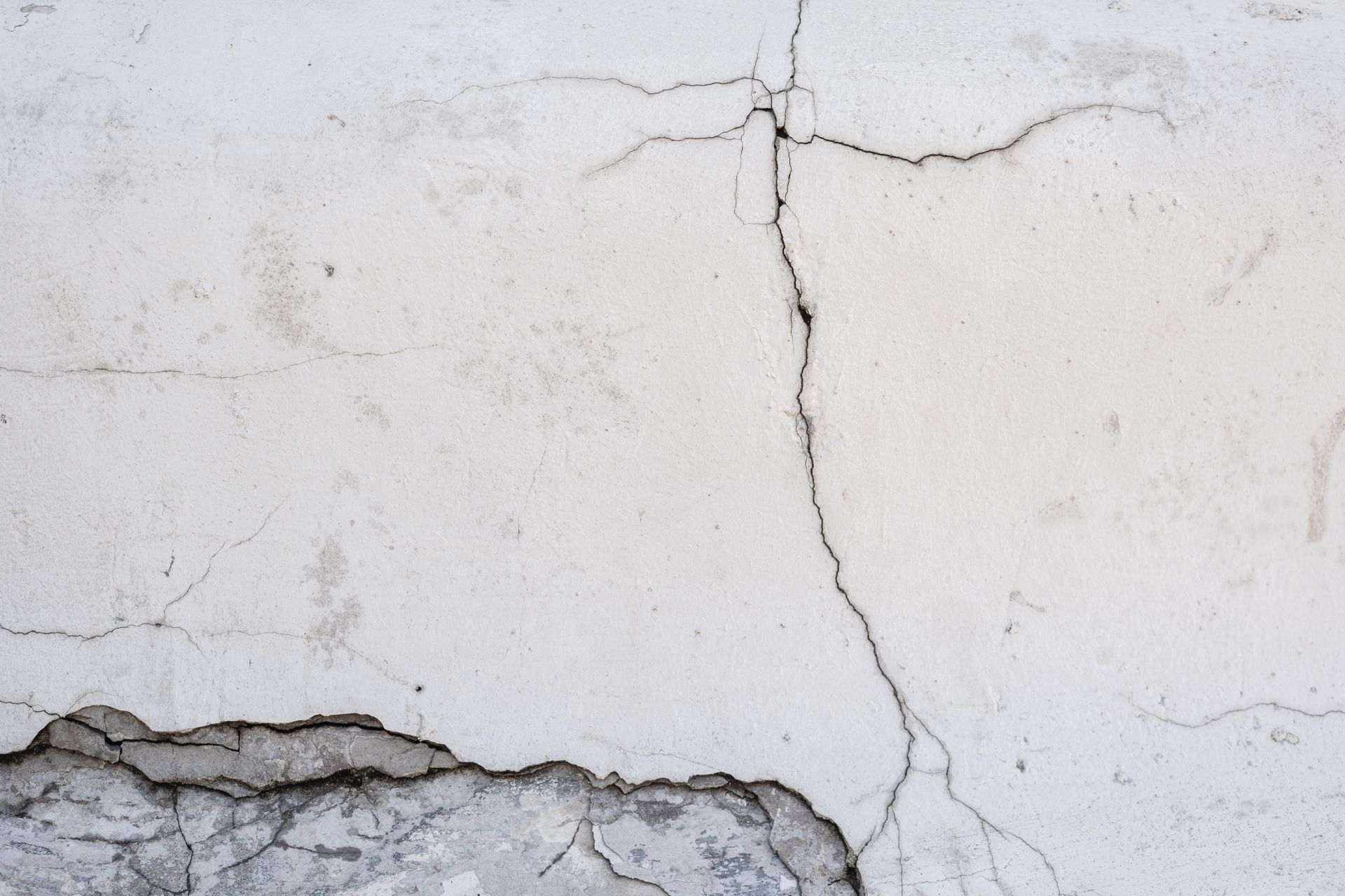 Beton çatlakları: nedenleri, ayrımı ve sahada önlenmesi